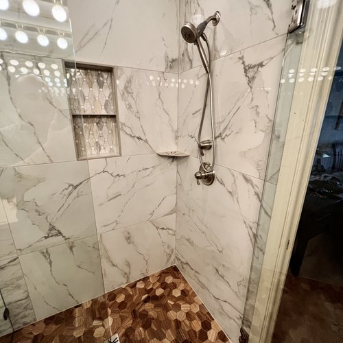 Madison Floor - Tile Showers & Bathrooms (10)