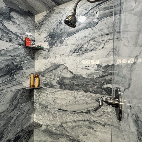 Madison Floor - Tile Showers & Bathrooms (5)